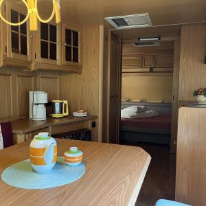 Überblick Innenraum Blickrichtung Bett