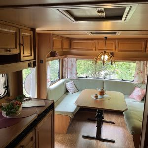 Innenraum Blickrichtung Sitzecke